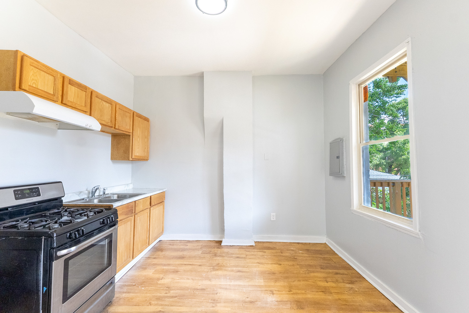 1913 S Troy Street Property Photo 27