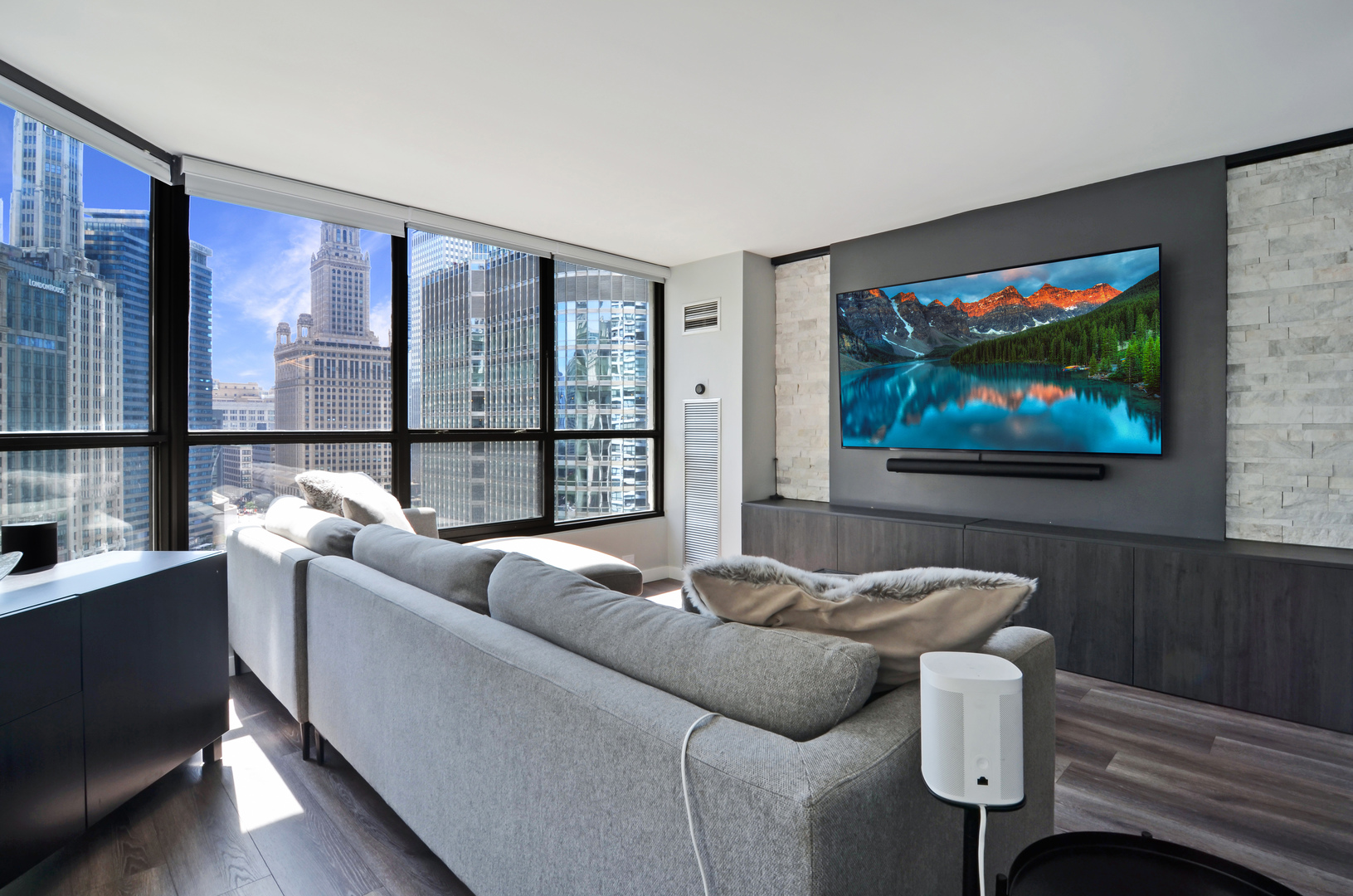 405 N Wabash Avenue 1111 Property Photo 3