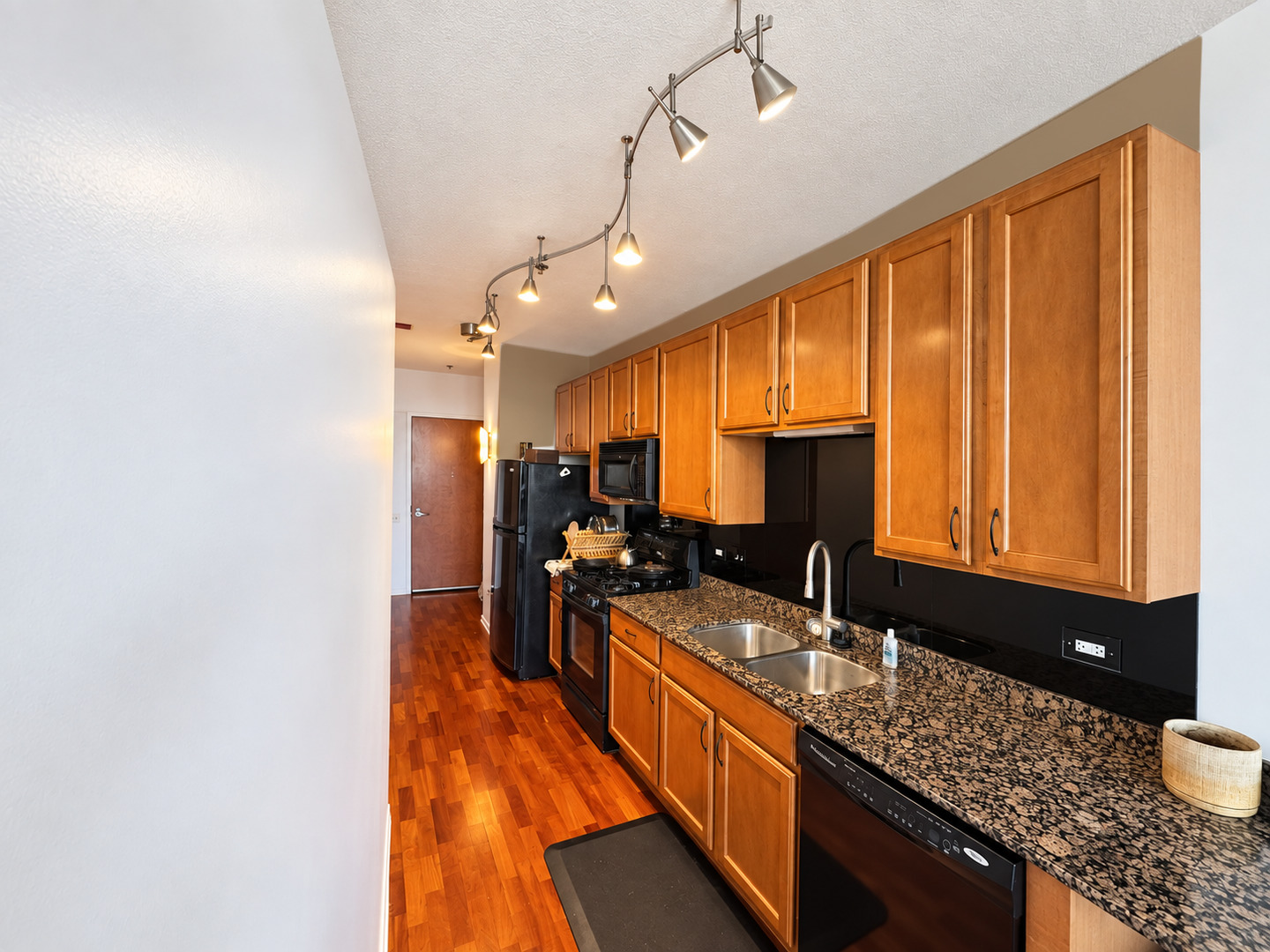 210 S Desplaines Street 2203 Property Photo 4