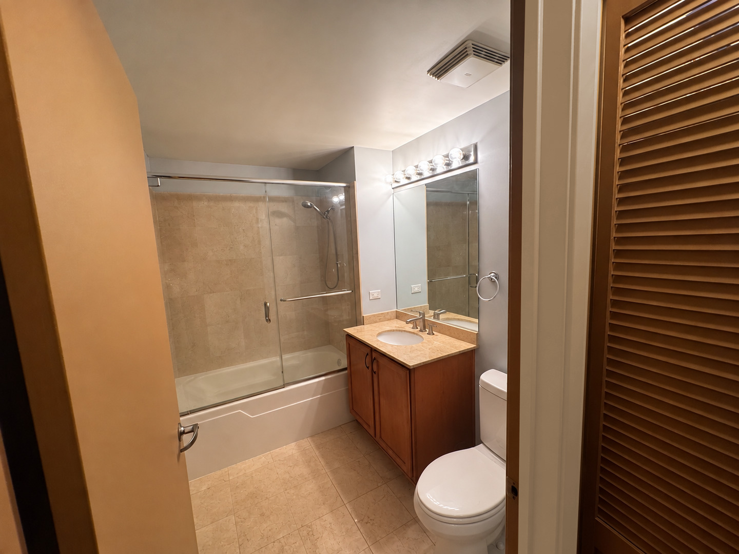 210 S Desplaines Street 2203 Property Photo 5