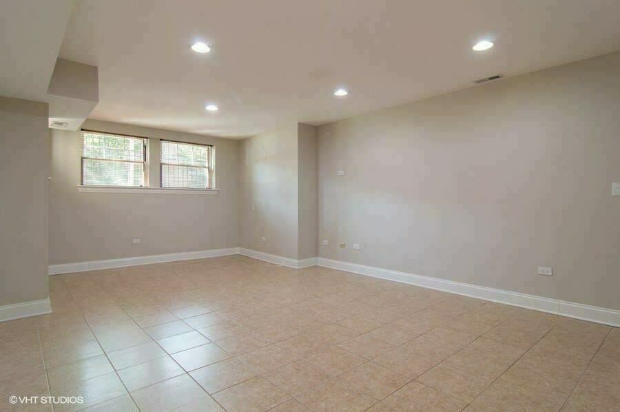 1330 W Argyle Street Property Photo 5