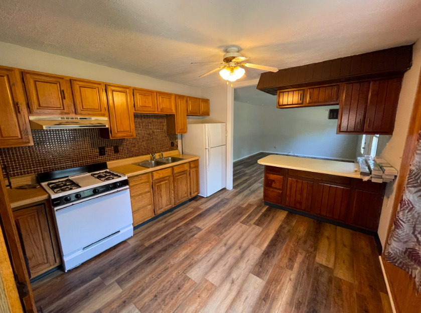 1902 W Kirby Avenue Property Photo 3