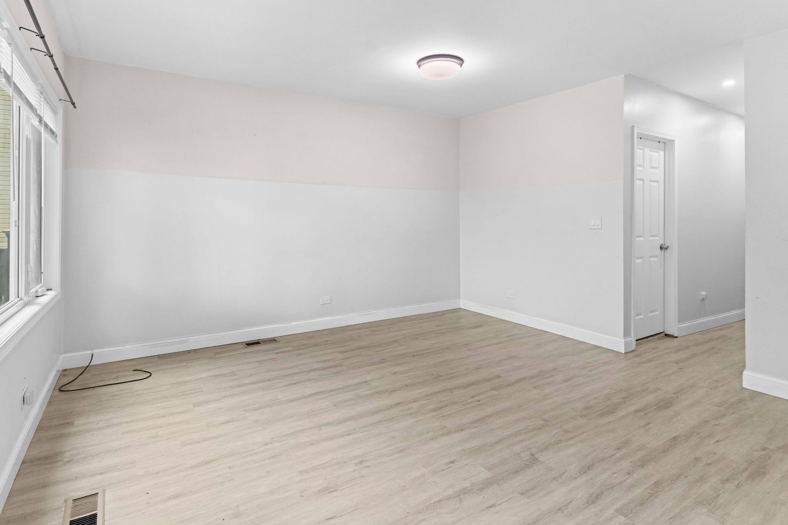 4607 S Wallace Street Property Photo 3