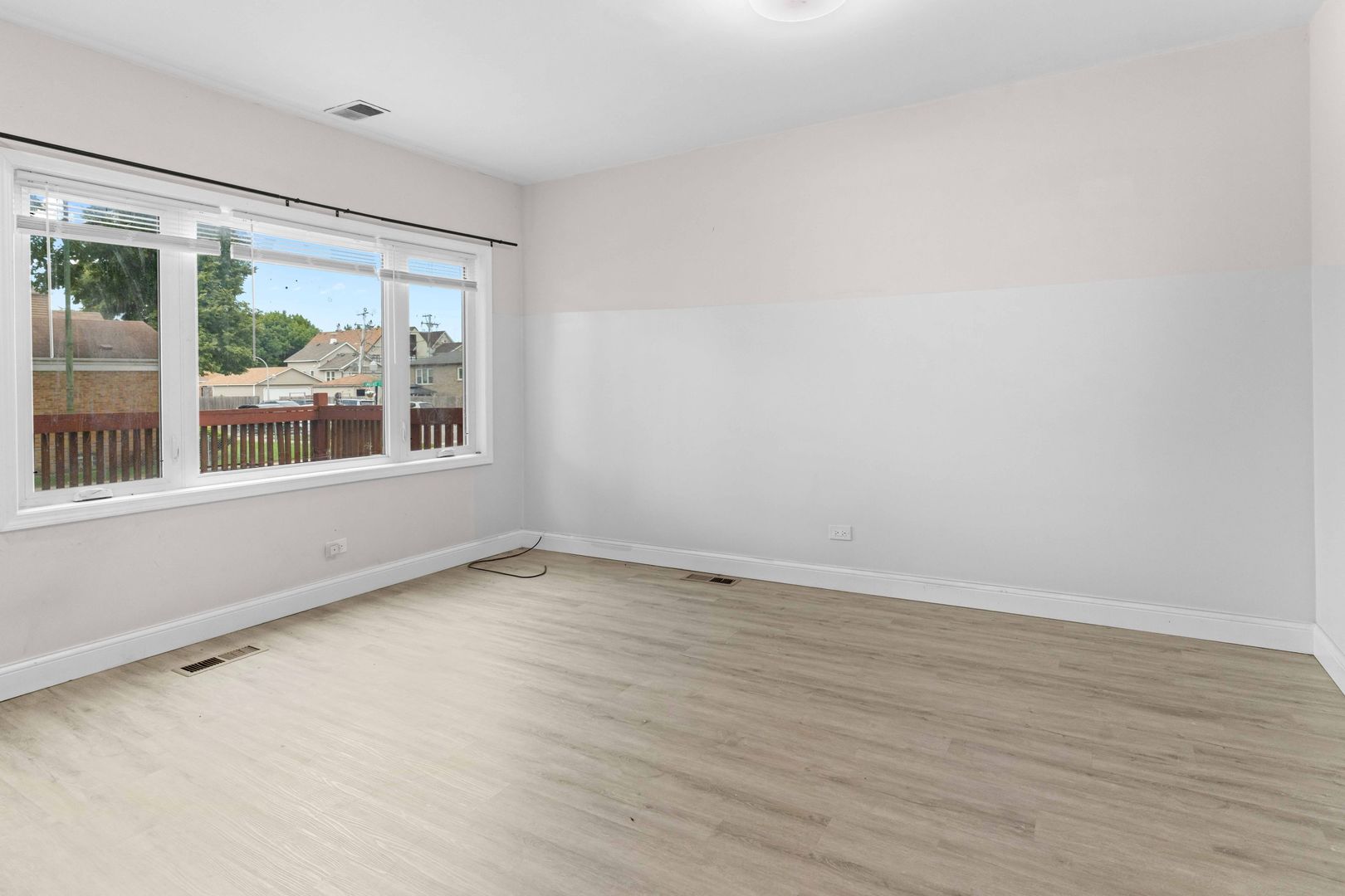 4607 S Wallace Street Property Photo 4