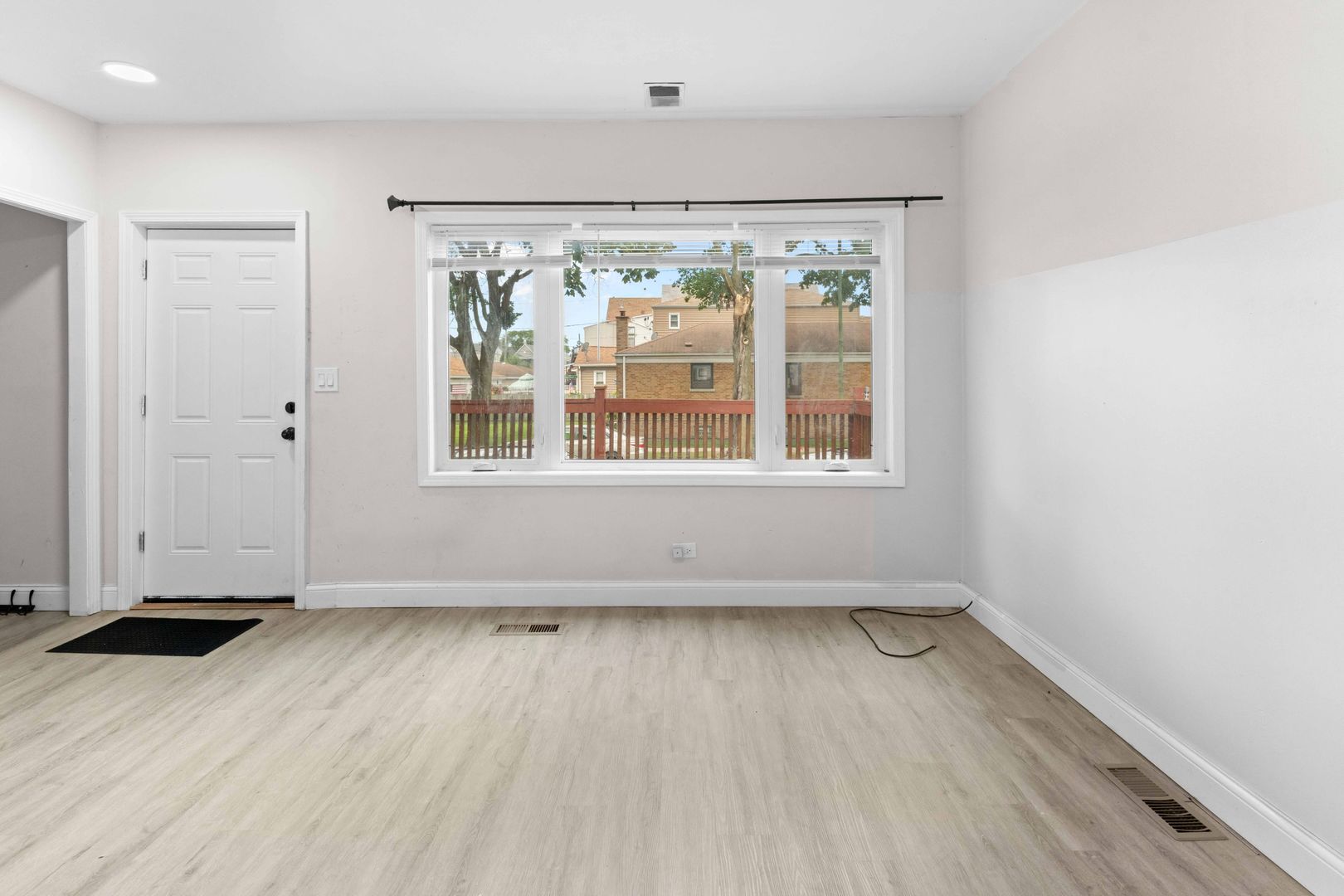 4607 S Wallace Street Property Photo 5