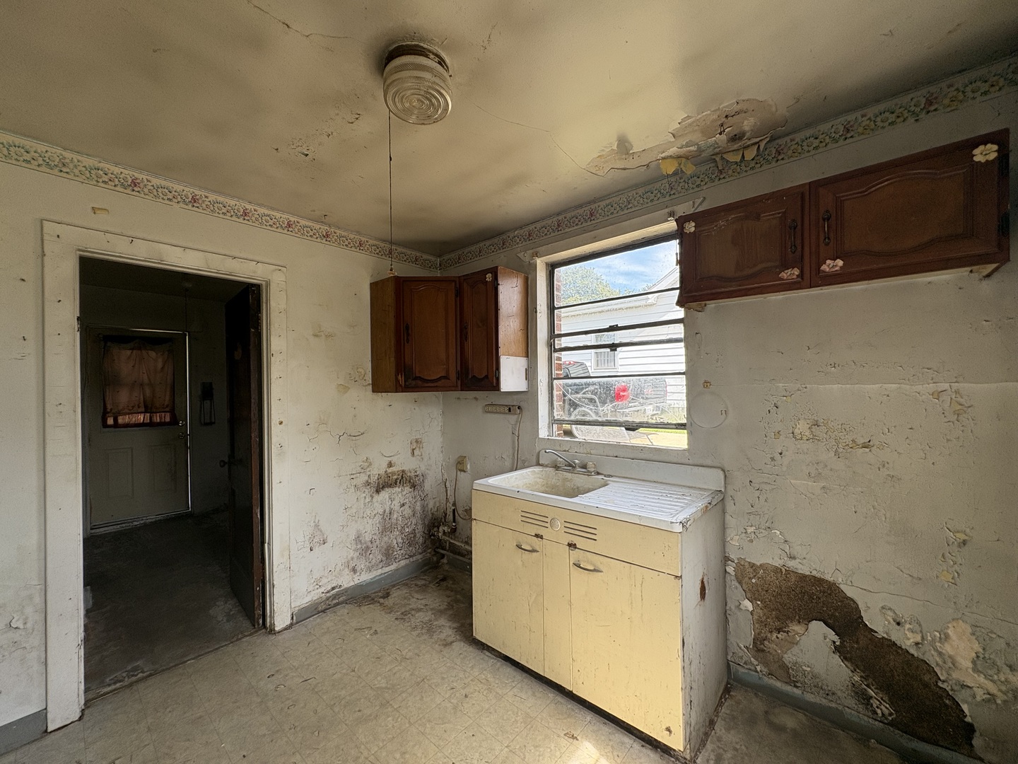 610 E Bronson Street Property Photo 7