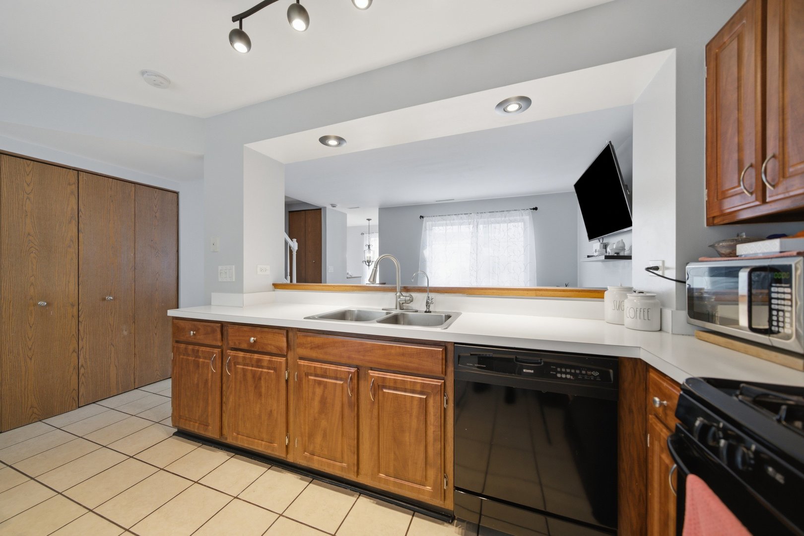 6374 Nugget Circle Property Photo 8