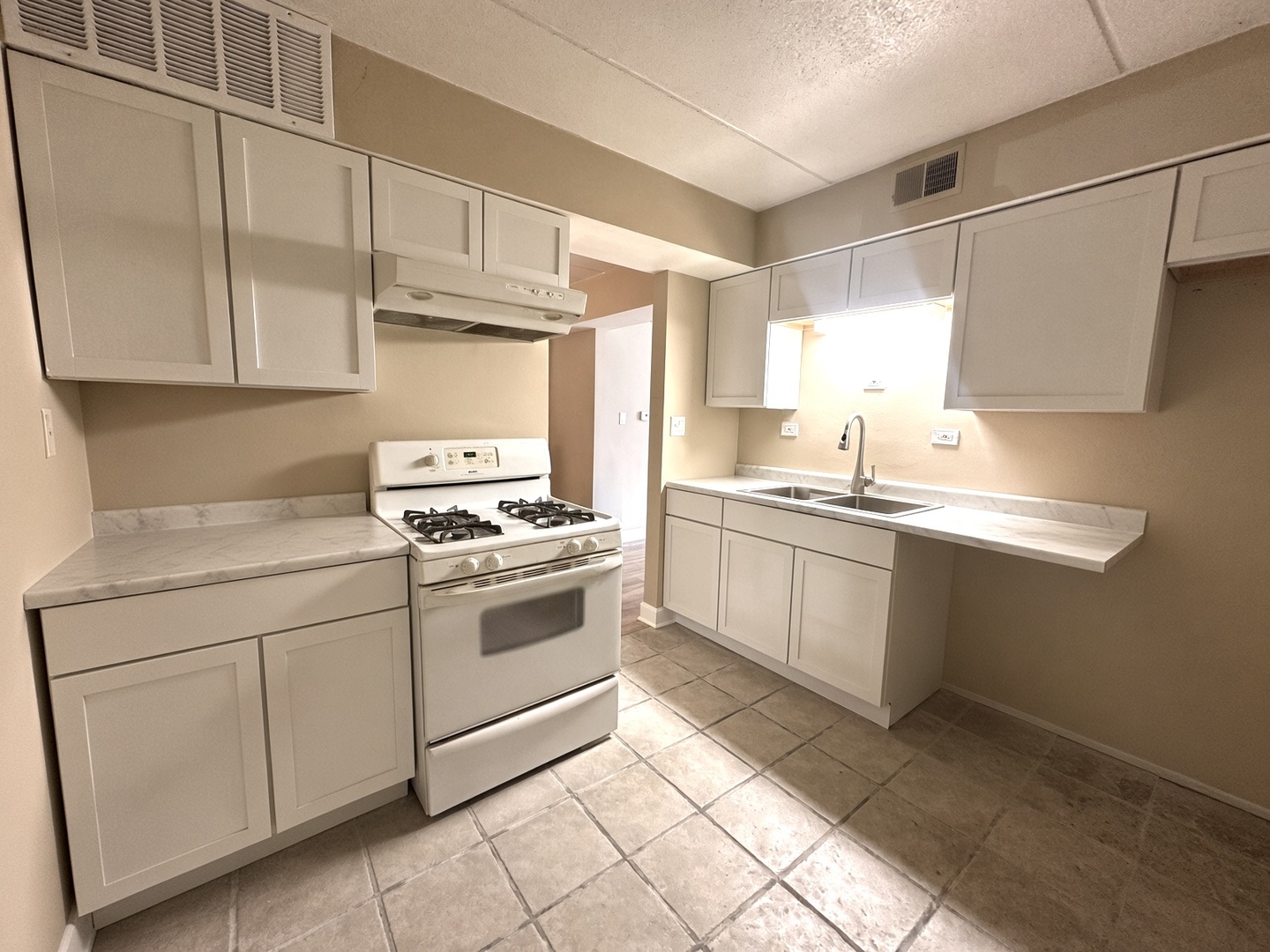 841 N York Road 128 Property Photo 5