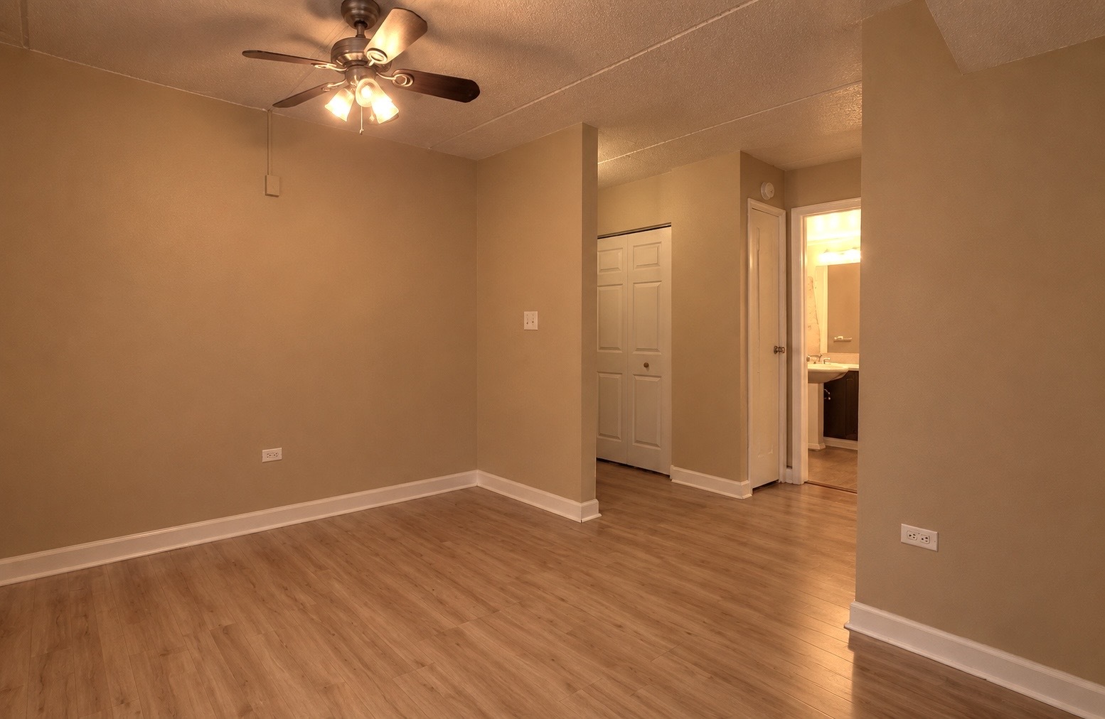 841 N York Road 128 Property Photo 6