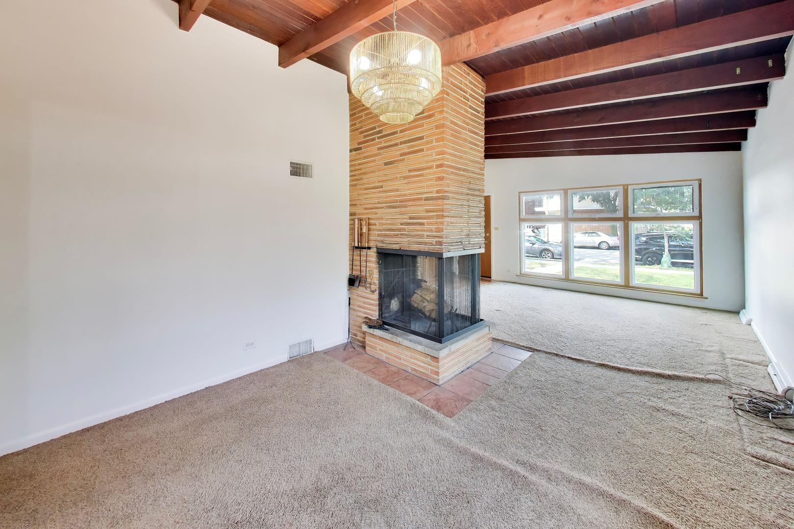 9039 Niles Center Road Property Photo 6