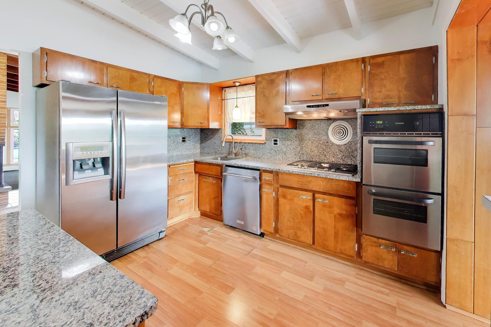 9039 Niles Center Road Property Photo 7
