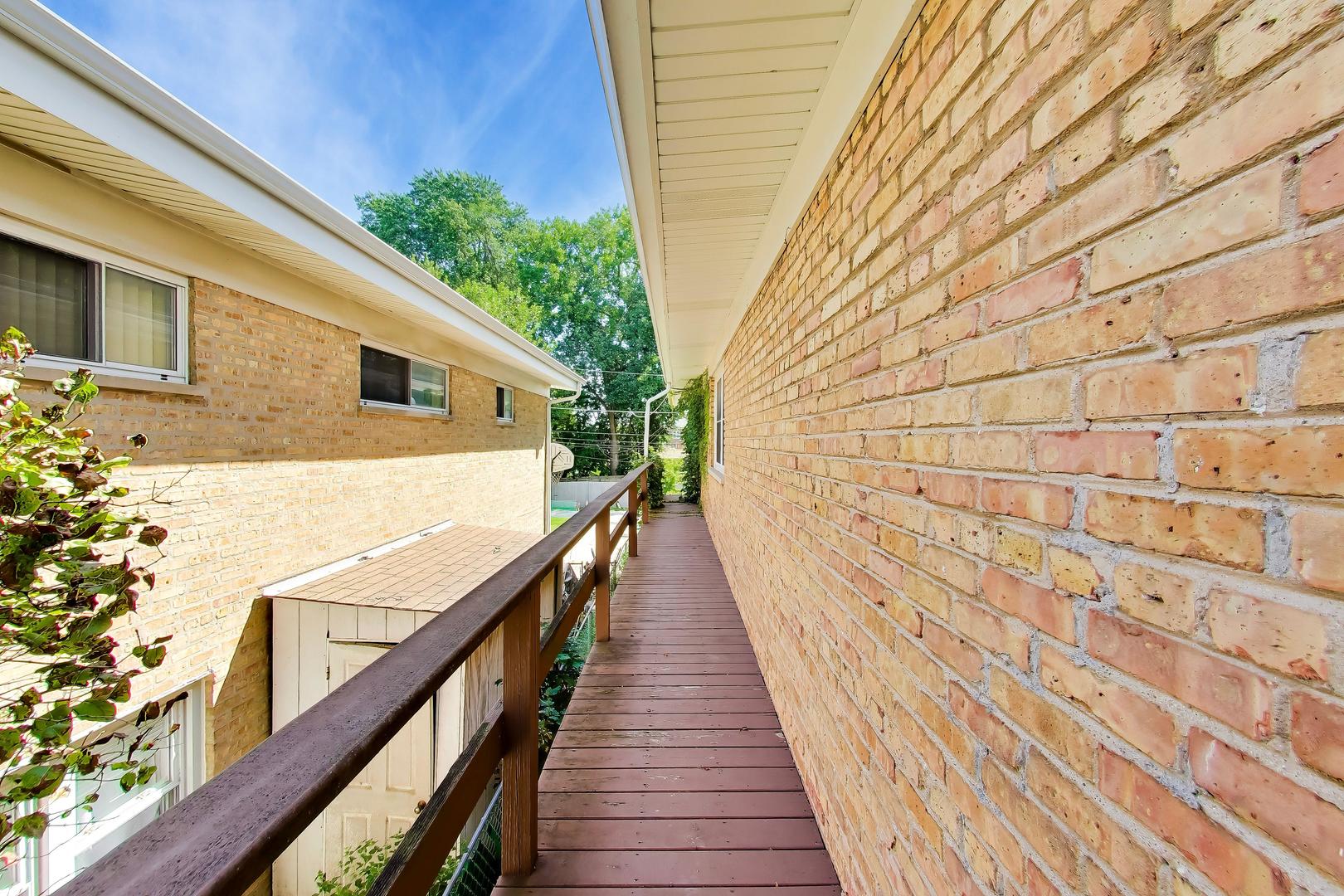 9039 Niles Center Road Property Photo 14