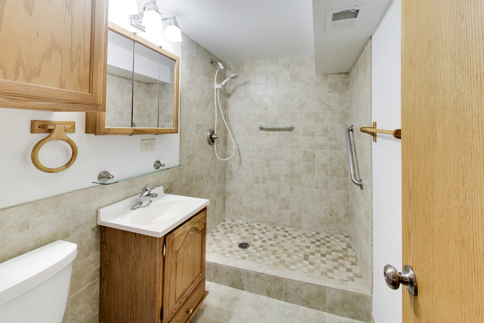 9039 Niles Center Road Property Photo 29