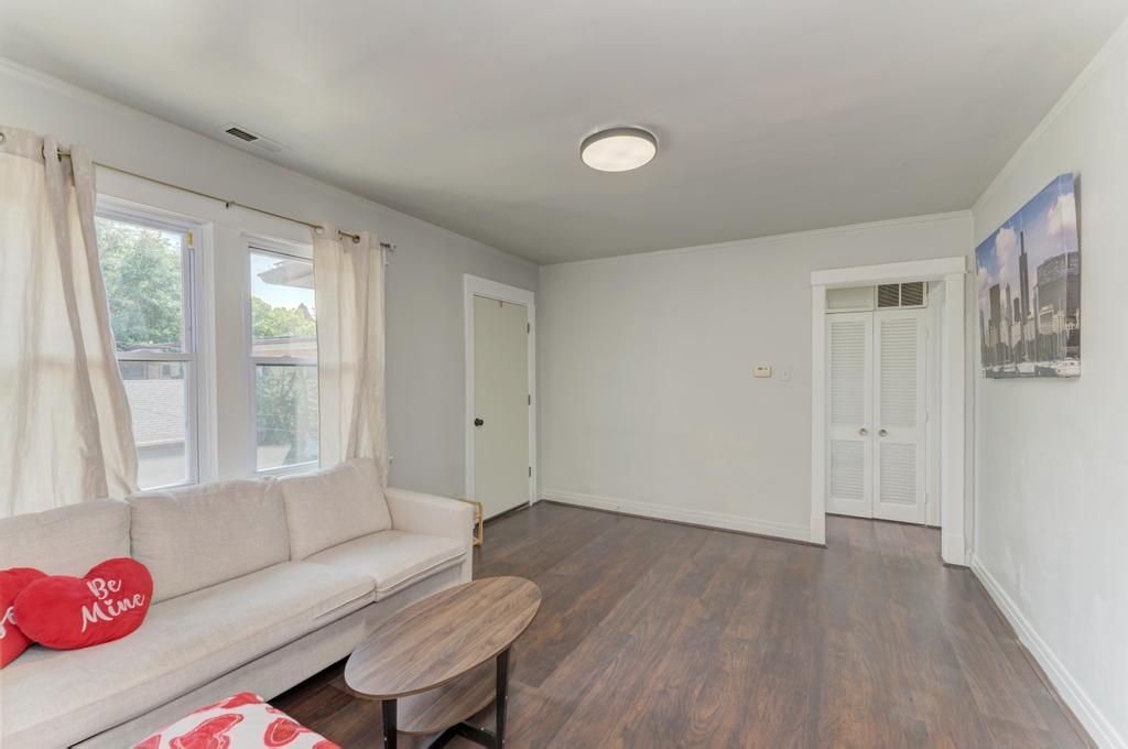 97 N Harlem Avenue 2 Property Photo 4
