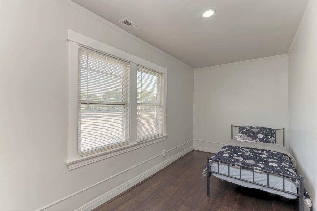 97 N Harlem Avenue 2 Property Photo 8