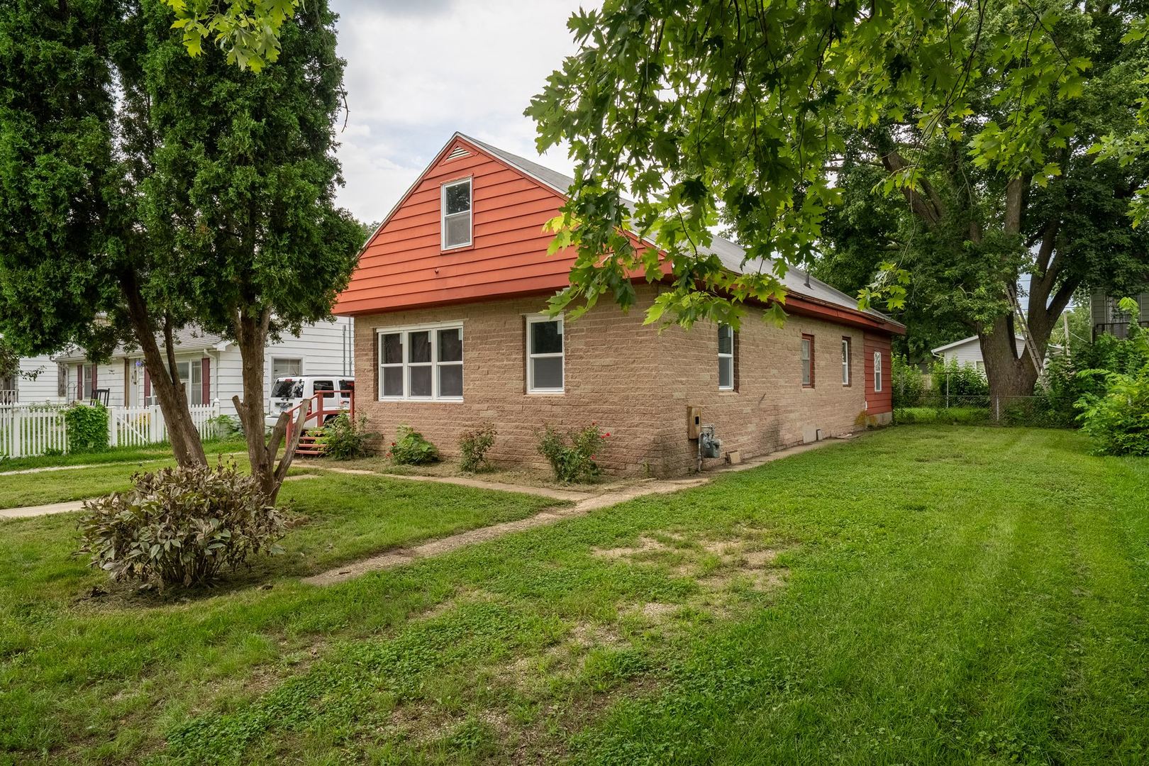 823 E Prairie Street Property Photo 2