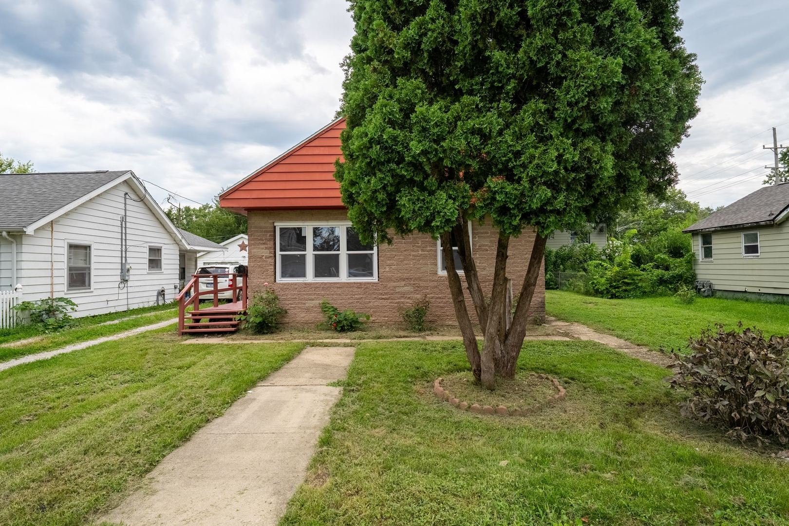 823 E Prairie Street Property Photo 3