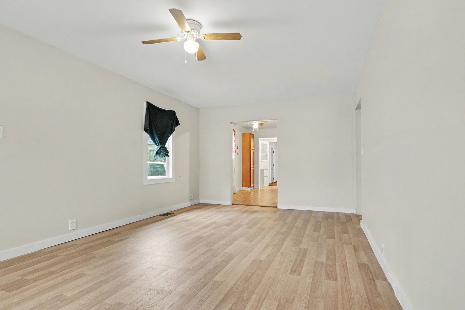823 E Prairie Street Property Photo 5
