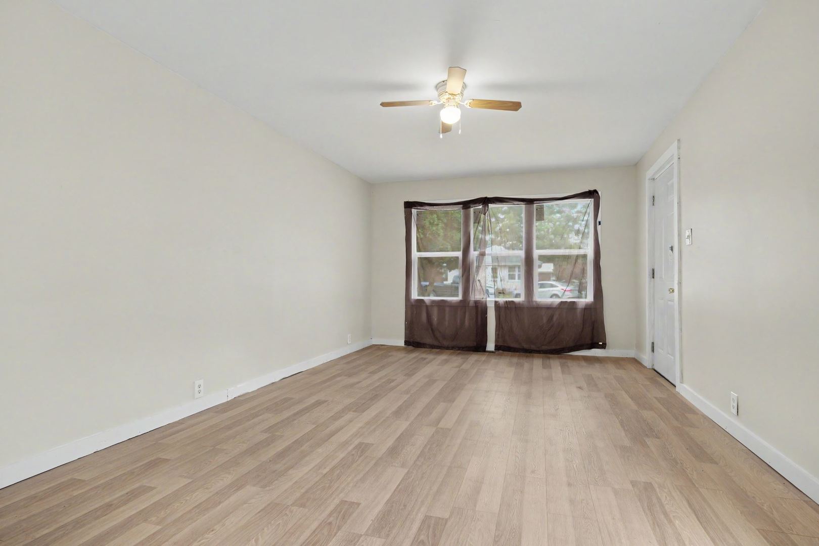 823 E Prairie Street Property Photo 6