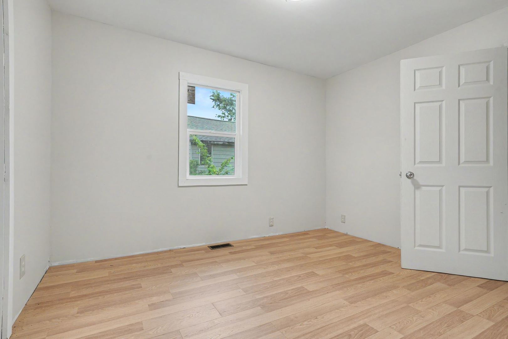 823 E Prairie Street Property Photo 15