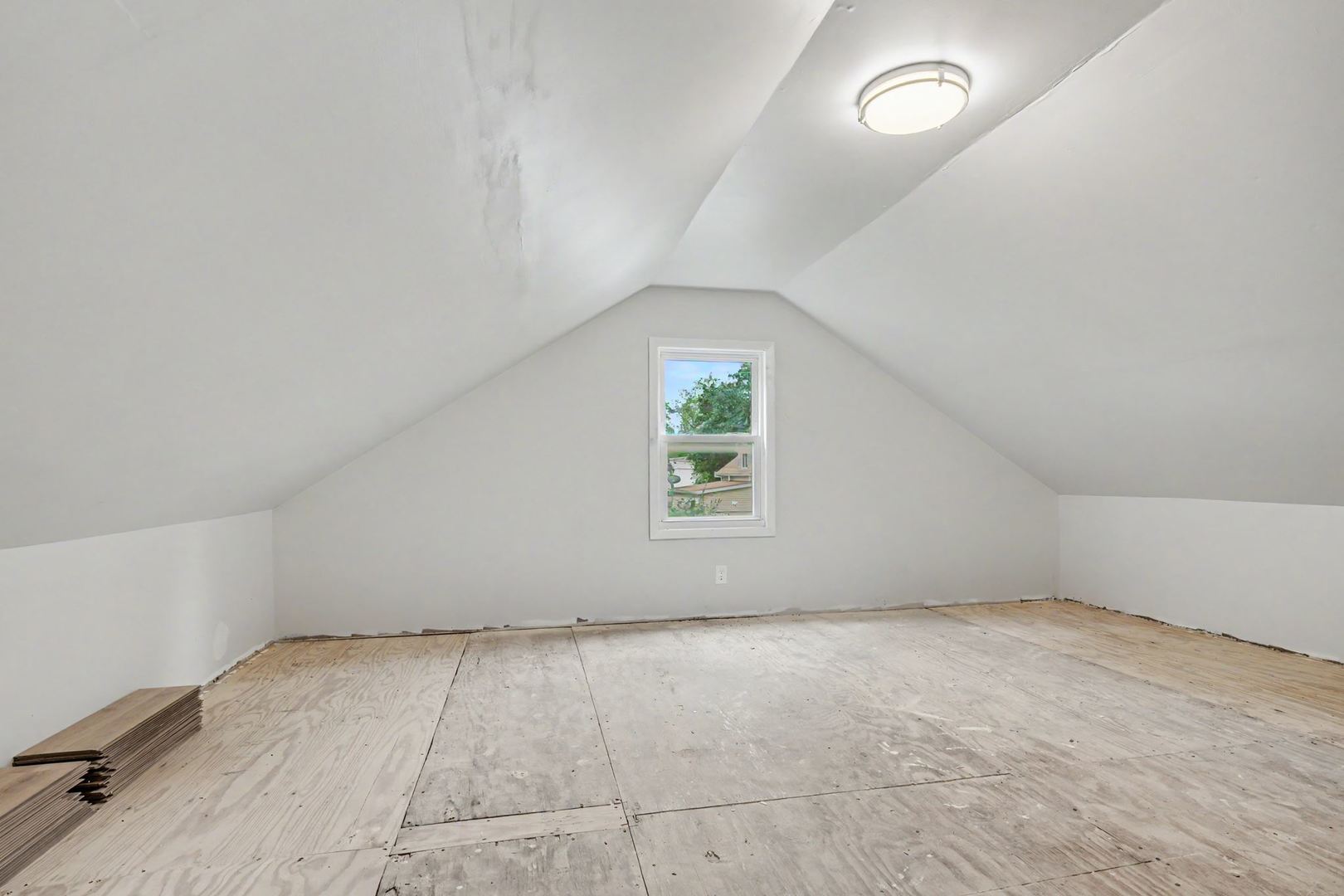 823 E Prairie Street Property Photo 24