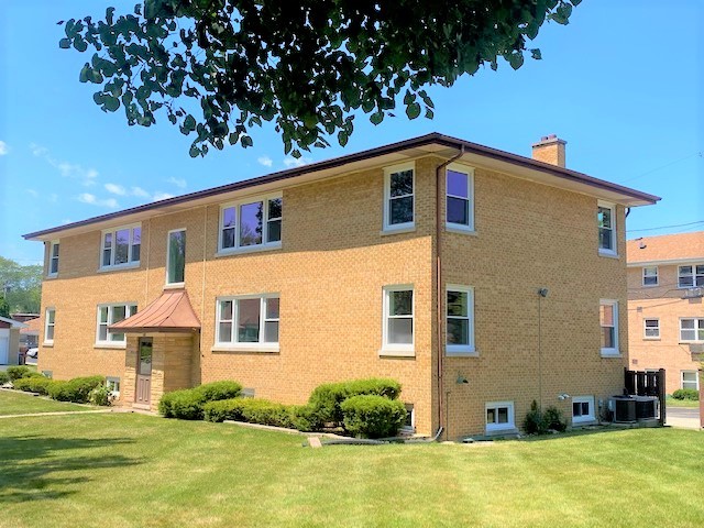 736 E Division Street 2E Property Photo 1