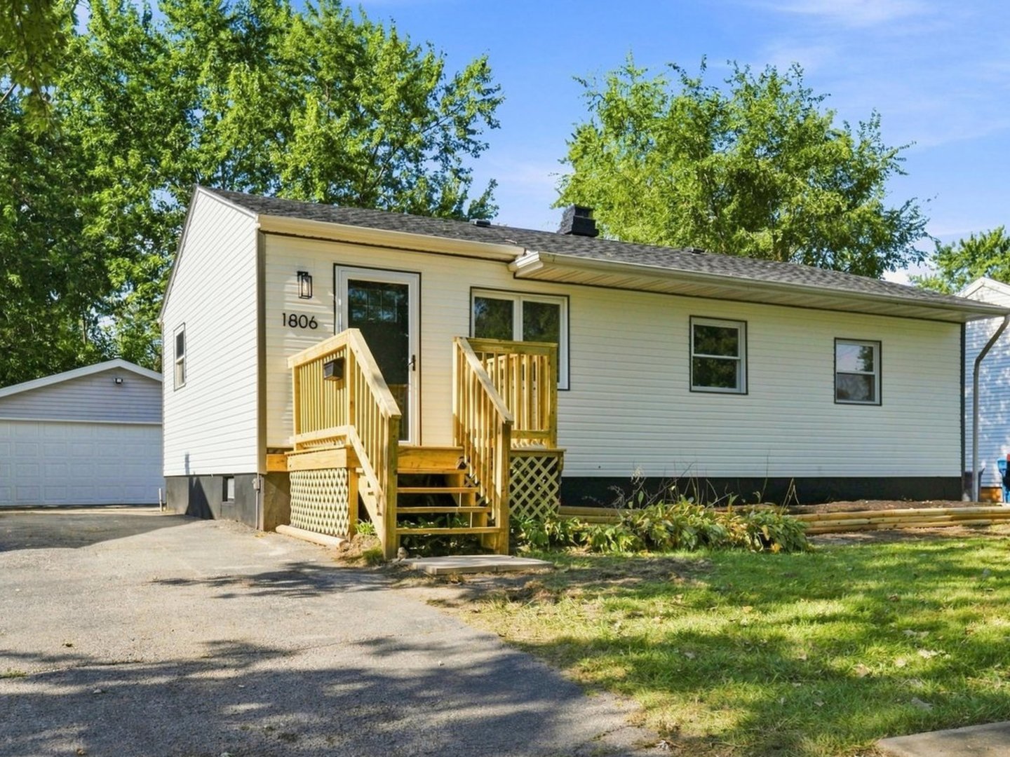 1806 222nd Place Property Photo 3