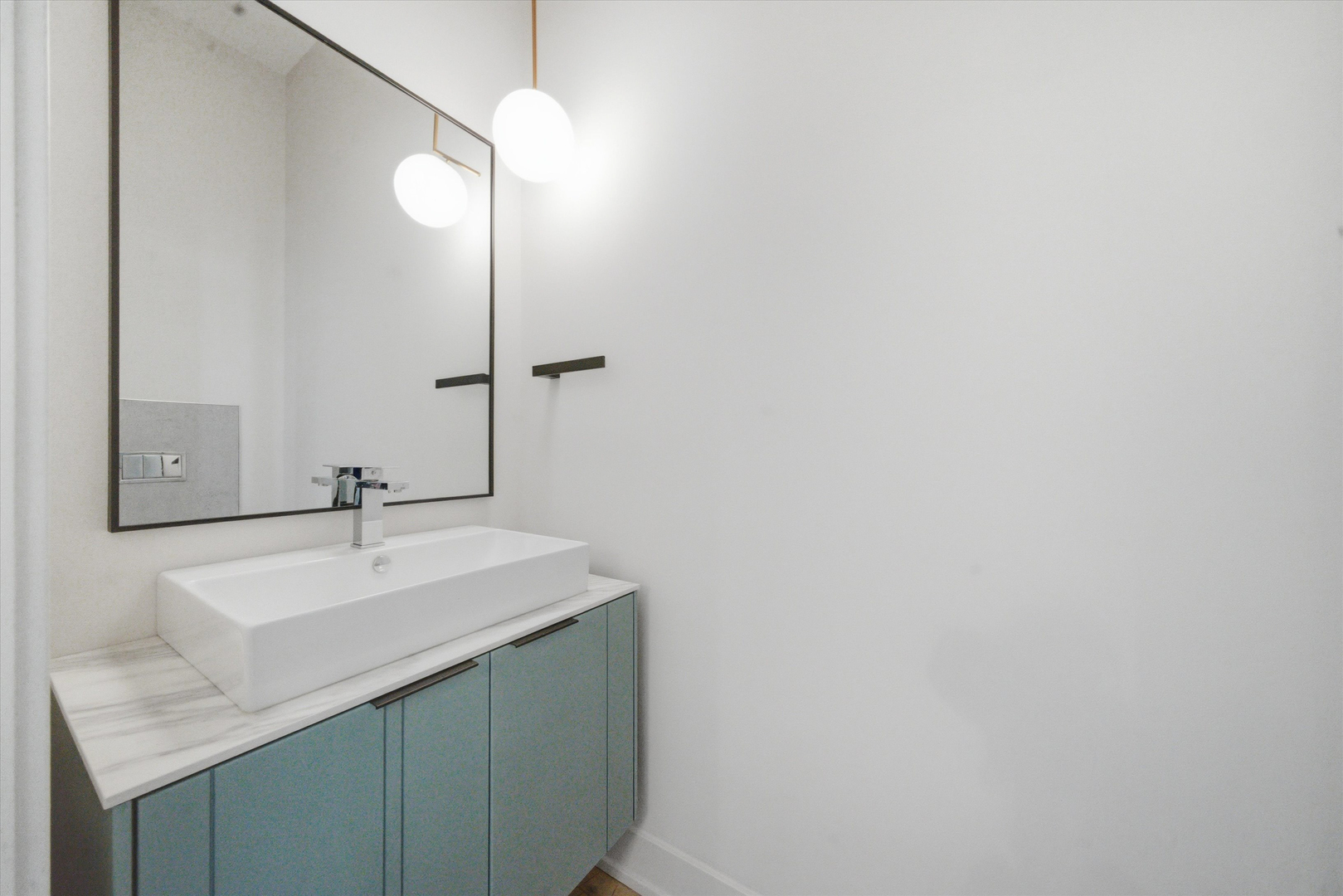 4230 W Belmont Avenue Property Photo 11