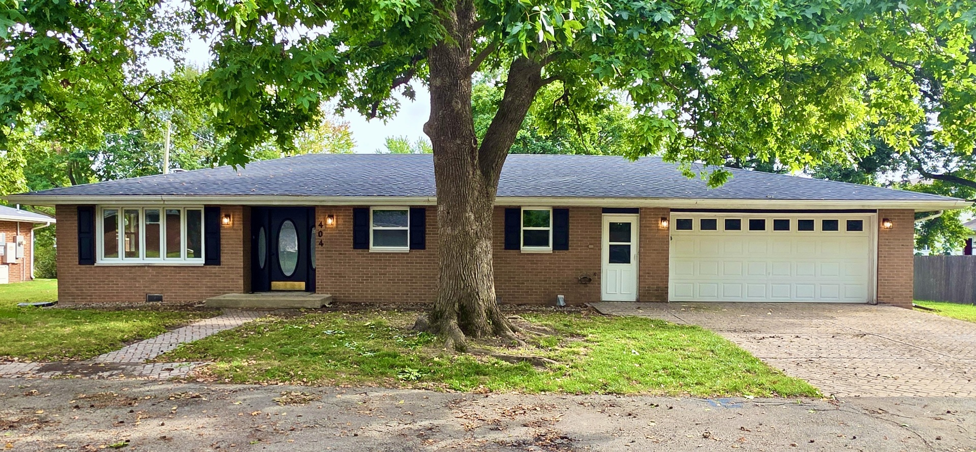 404 Sunset Drive Property Photo 1