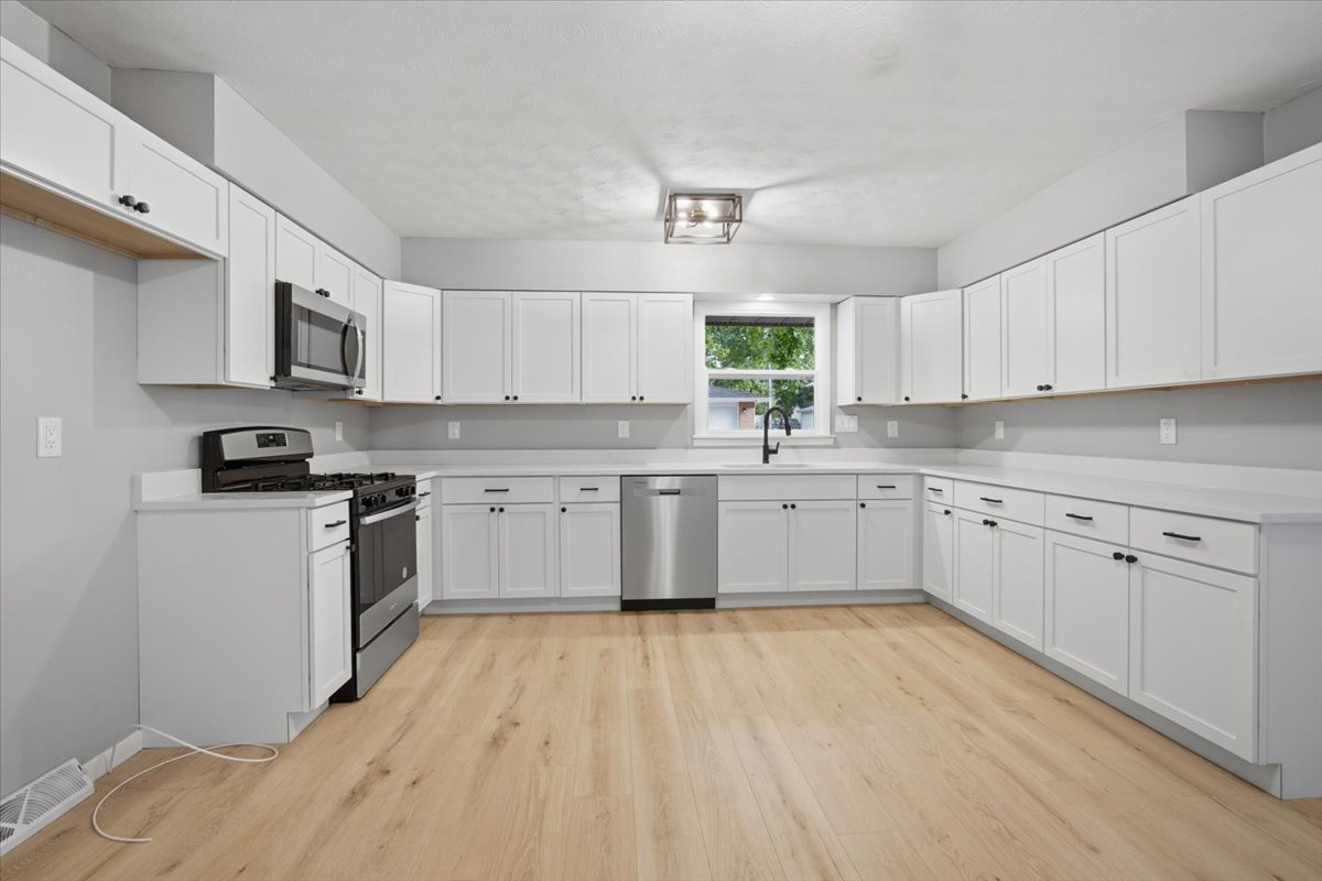 404 Sunset Drive Property Photo 2