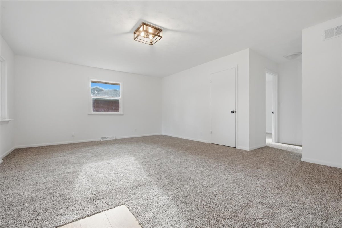 404 Sunset Drive Property Photo 4