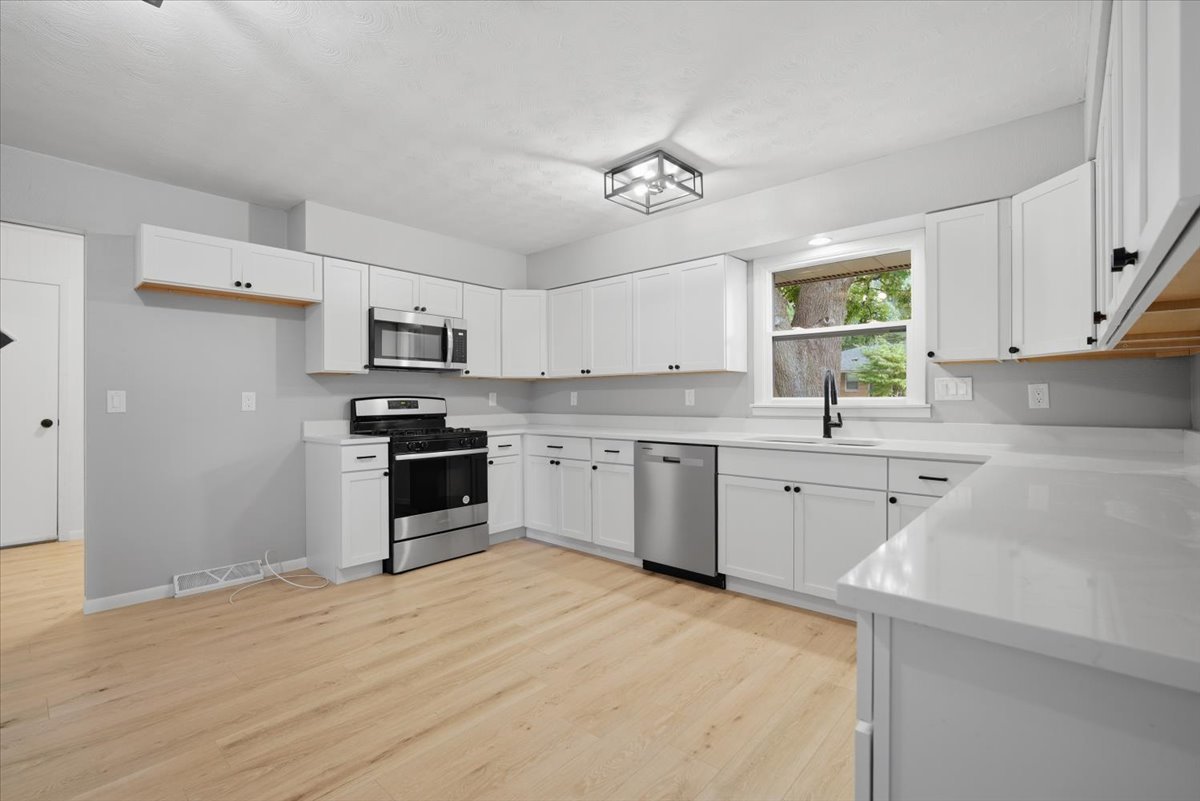 404 Sunset Drive Property Photo 10