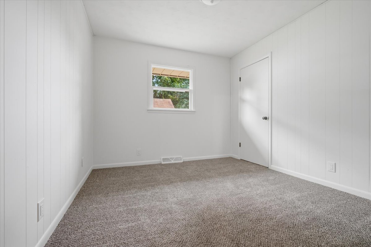 404 Sunset Drive Property Photo 13