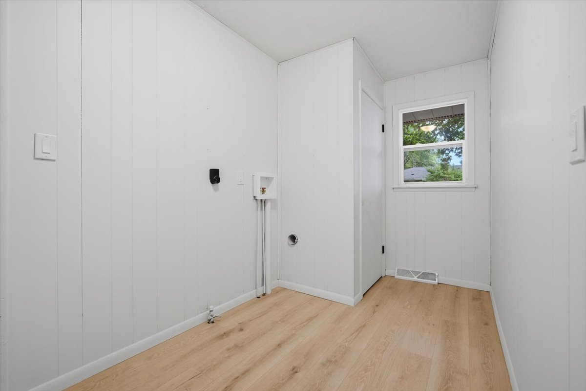 404 Sunset Drive Property Photo 14