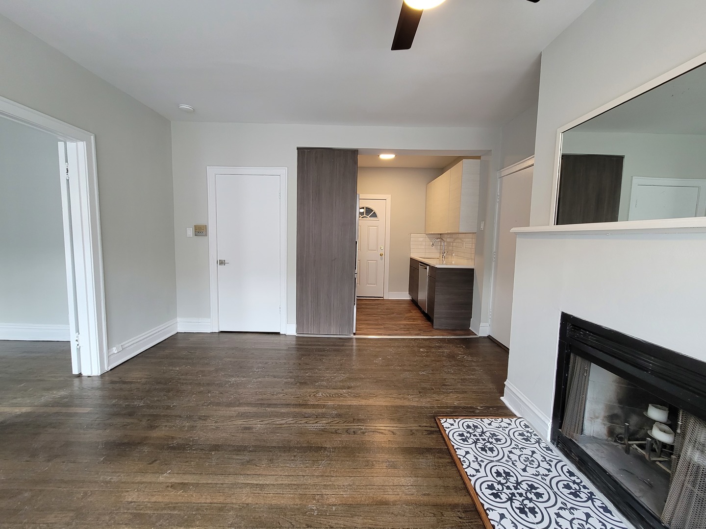 641 W Roscoe Street V3 Property Photo 6