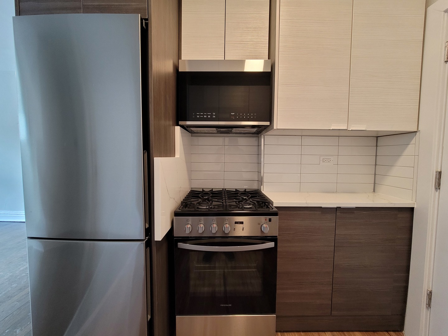 641 W Roscoe Street V3 Property Photo 7