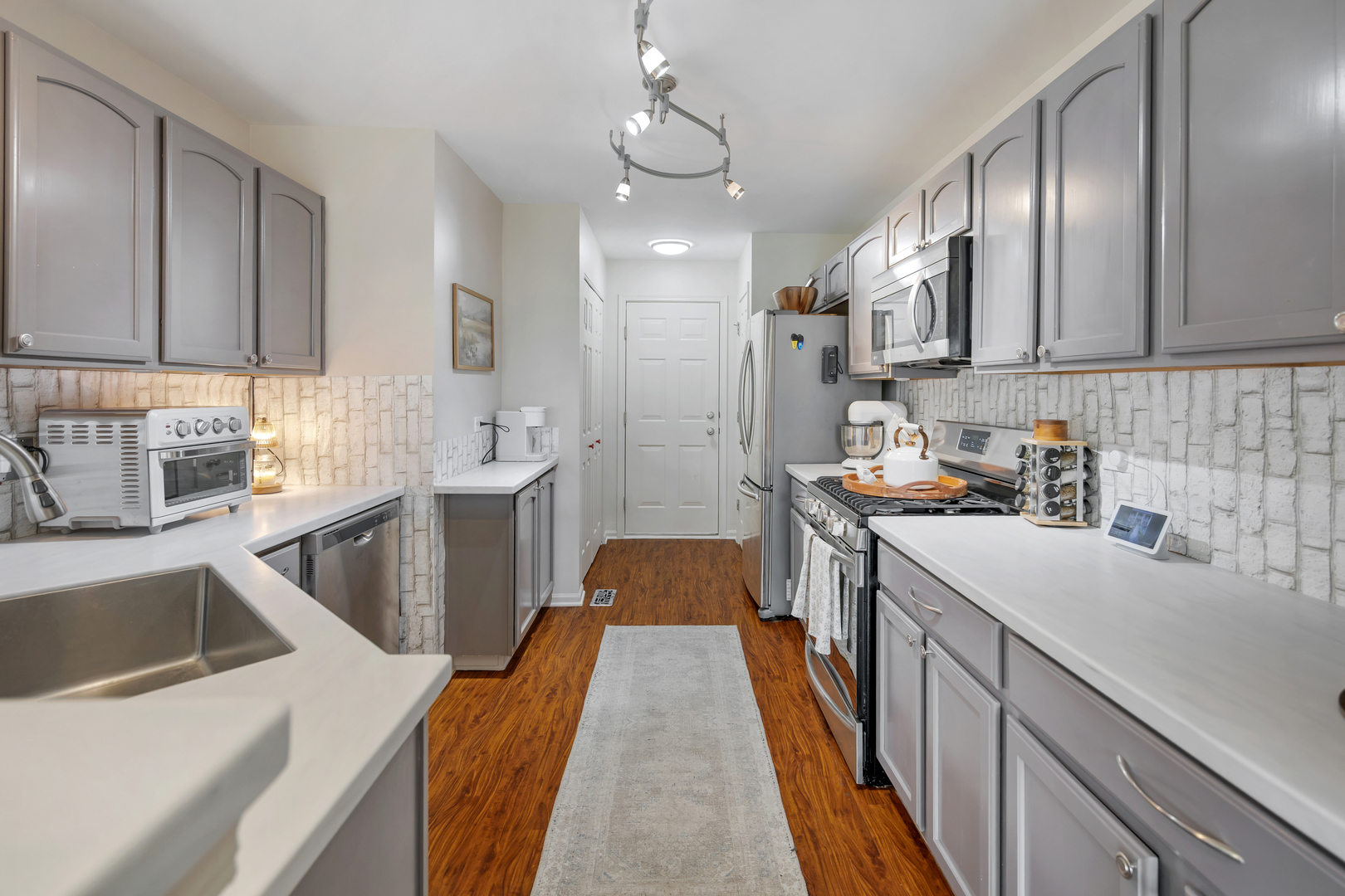 1549 Brompton Lane Property Photo 3