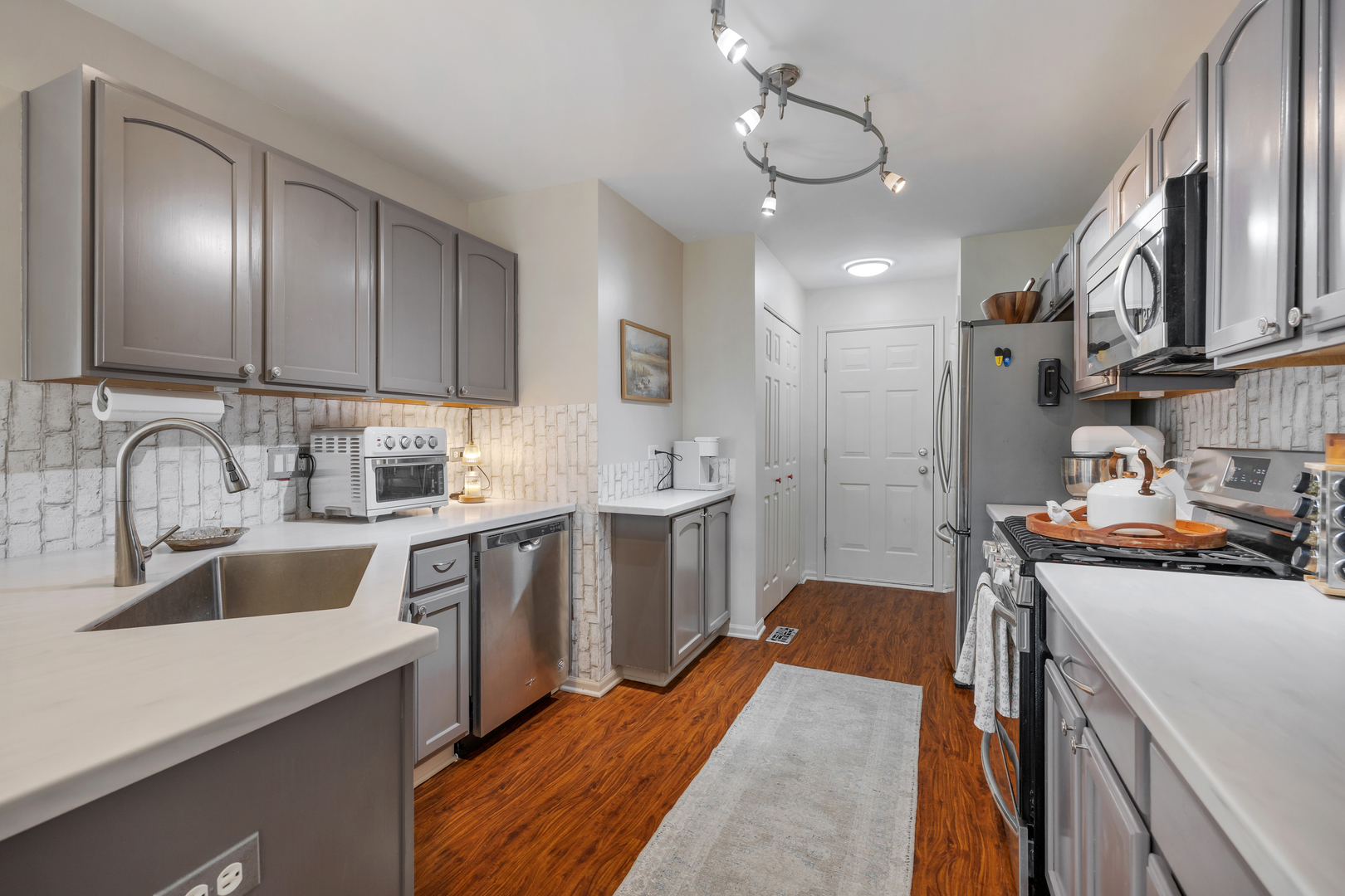 1549 Brompton Lane Property Photo 4