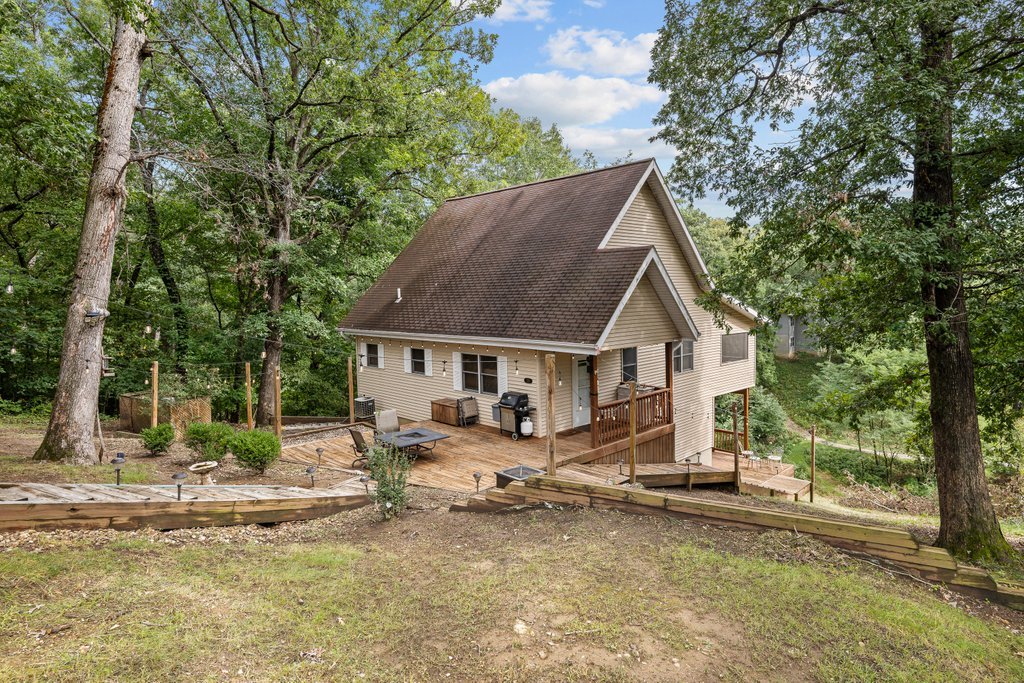 324 Rustic Oak Court Property Photo 2