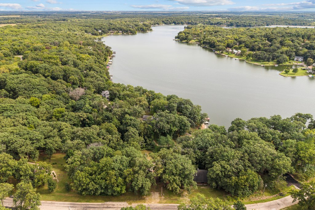 324 Rustic Oak Court Property Photo 3