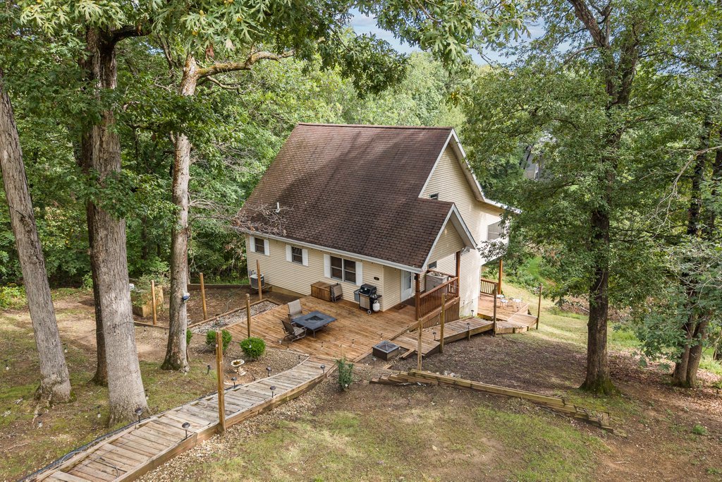 324 Rustic Oak Court Property Photo 9