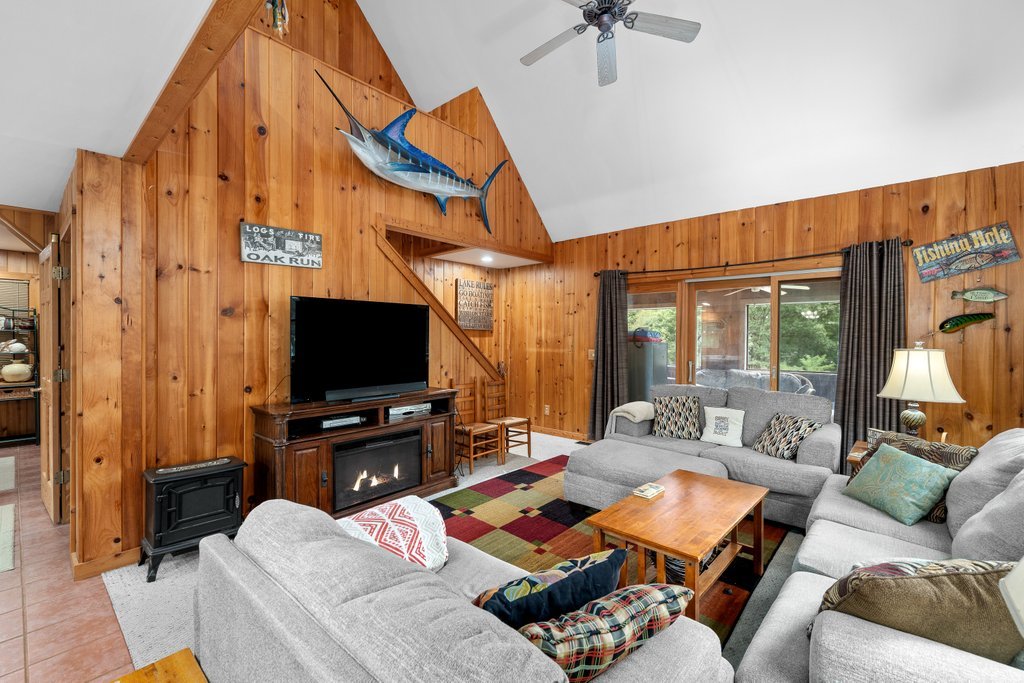 324 Rustic Oak Court Property Photo 12