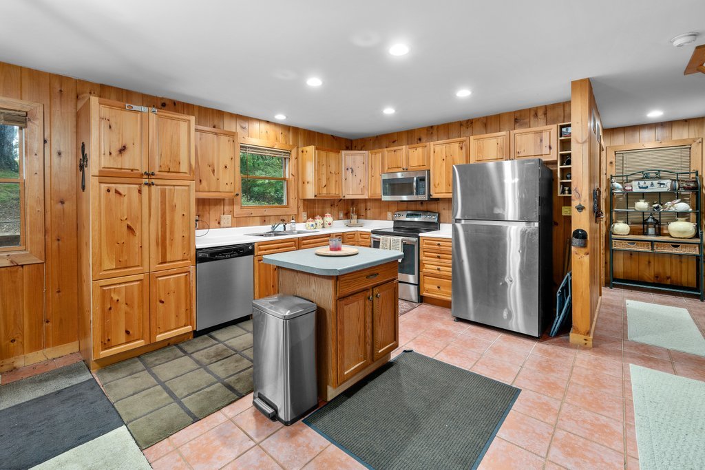 324 Rustic Oak Court Property Photo 18