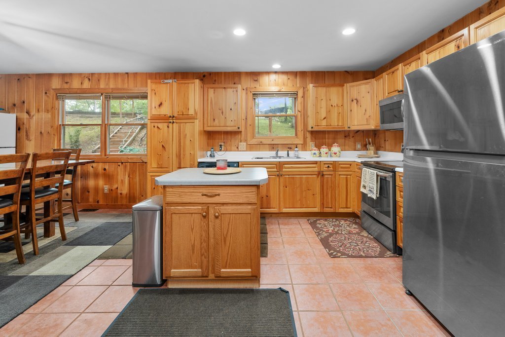 324 Rustic Oak Court Property Photo 19