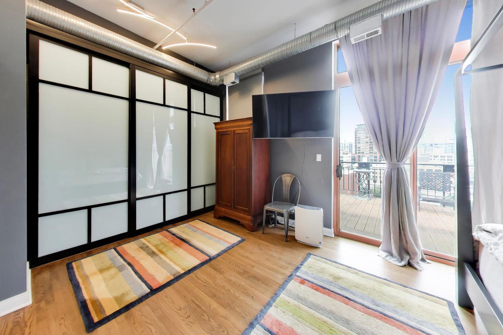 360 W Illinois Street 612 Property Photo 25