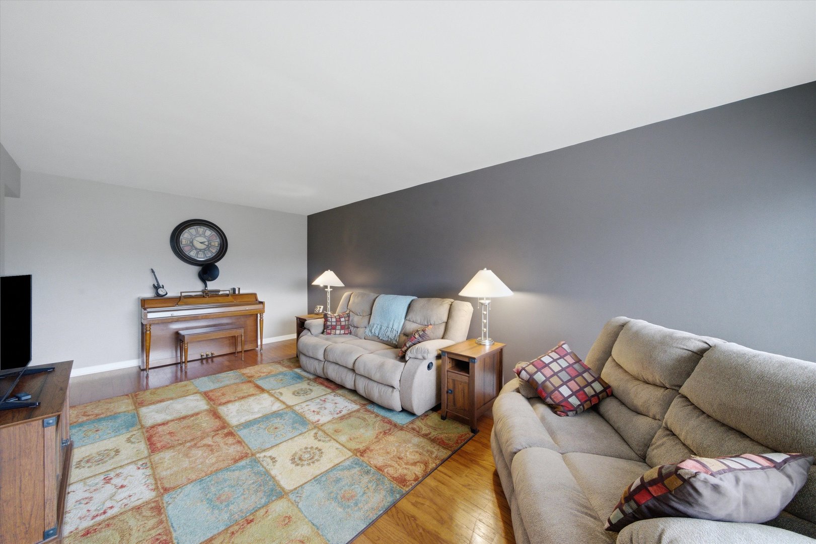 8636 S Tripp Avenue Property Photo 2