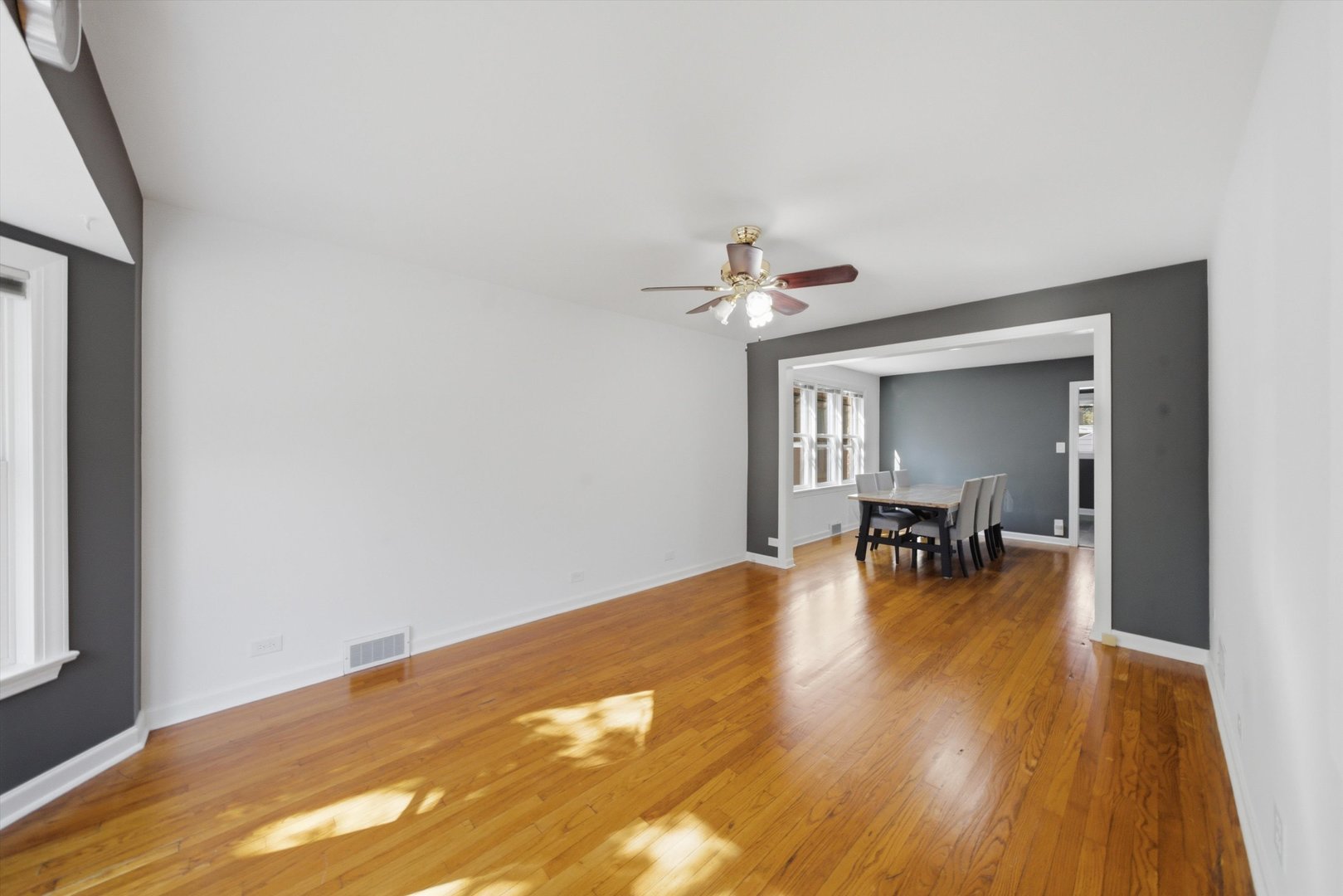 3804 S 59th Court Property Photo 4