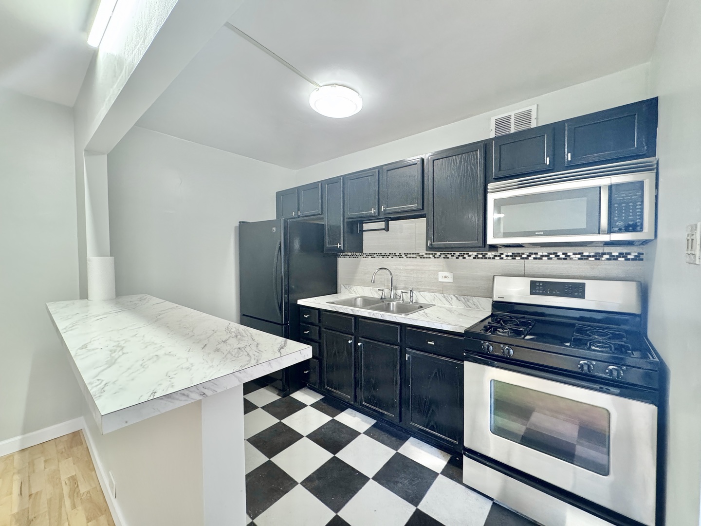 4920 N Marine Drive S208 Property Photo 11