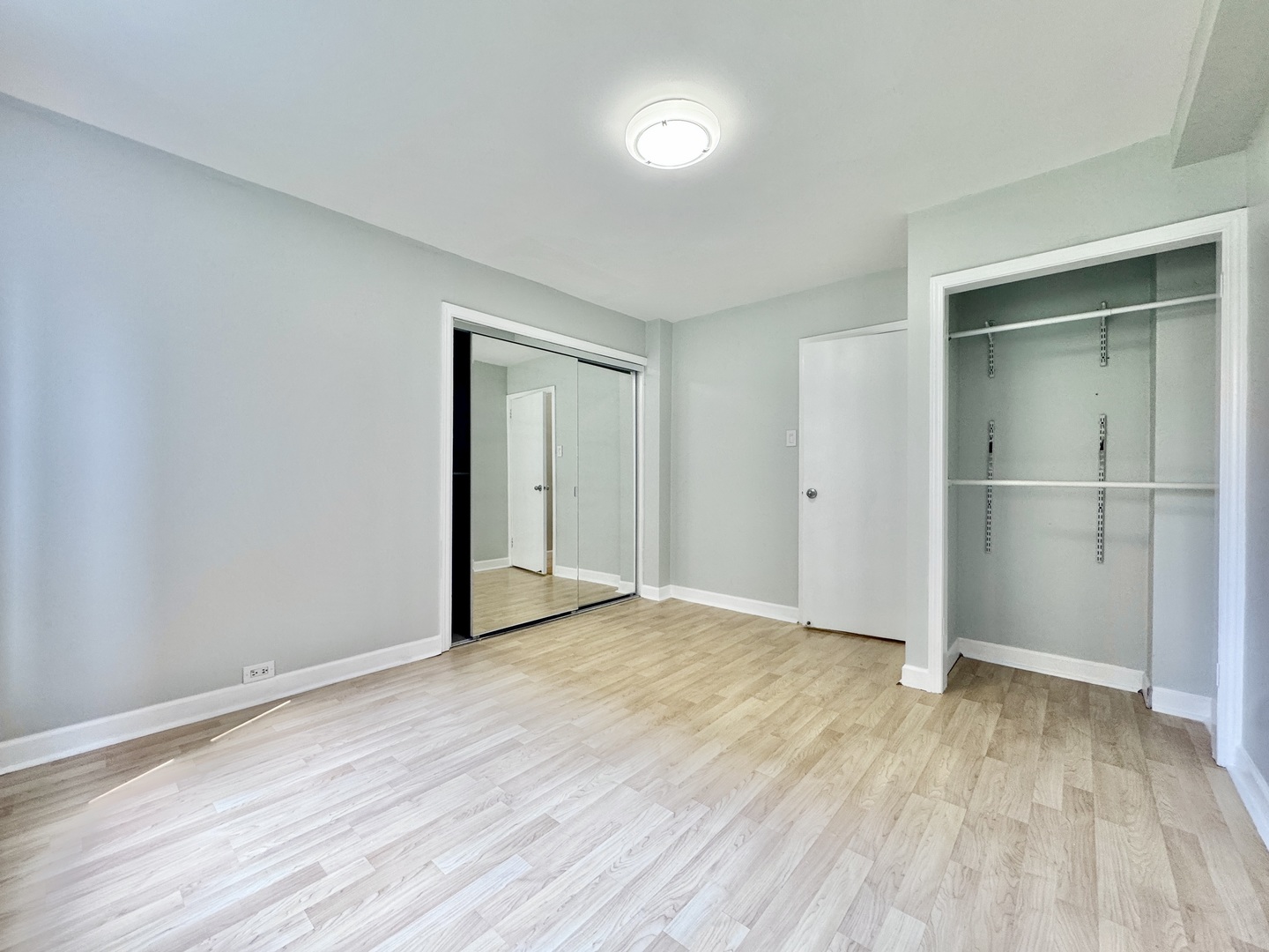 4920 N Marine Drive S208 Property Photo 12