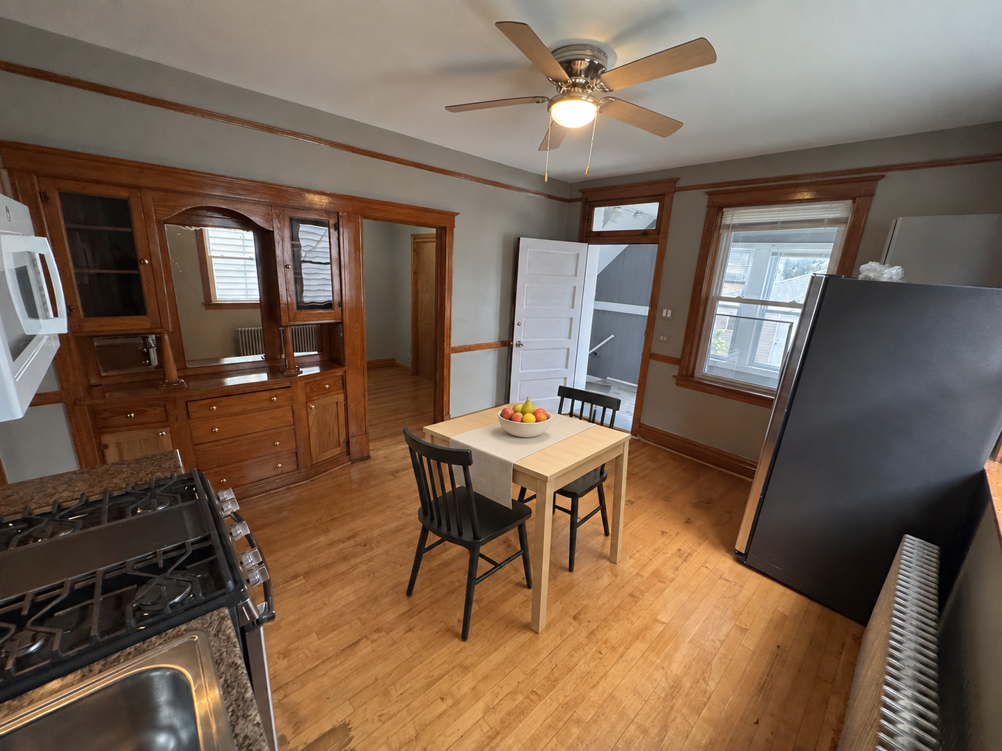5415 S Fairfield Avenue Property Photo 3